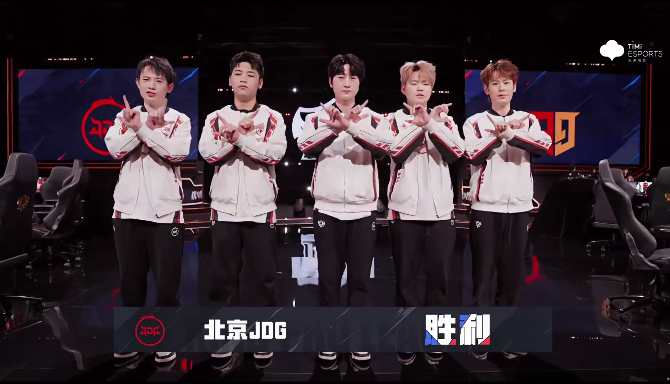 JDG碾压FPX，Kanavi成为全场焦点半决赛2:1（巴黎）