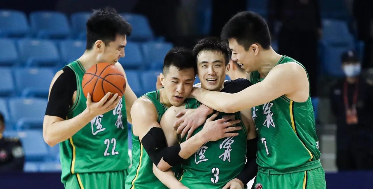 湖人力克76人，郭艾伦扛起全队